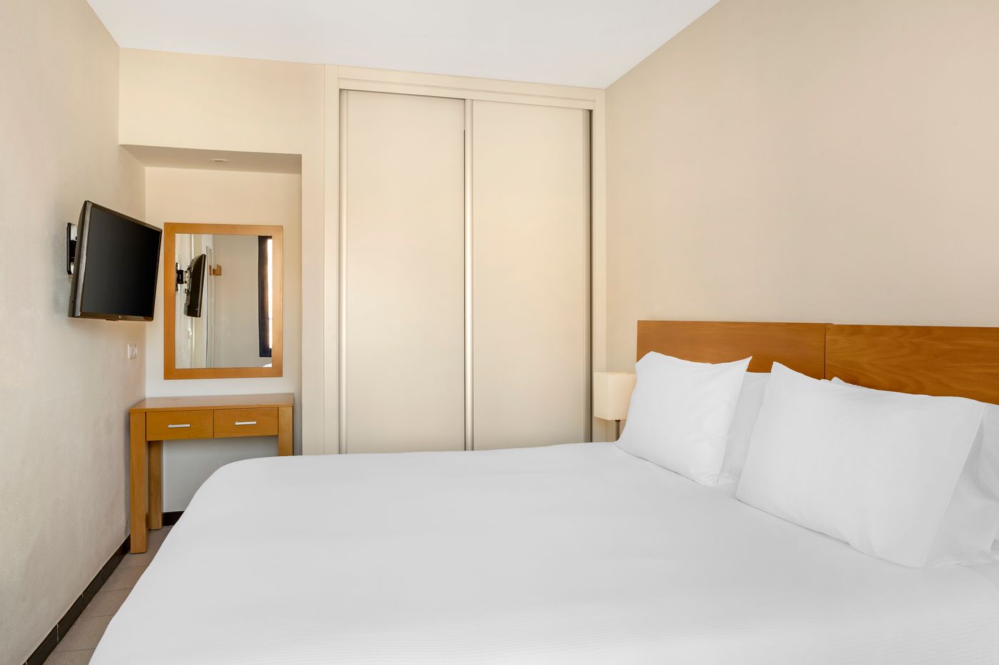 Club-Cala-Blanca-Room-18