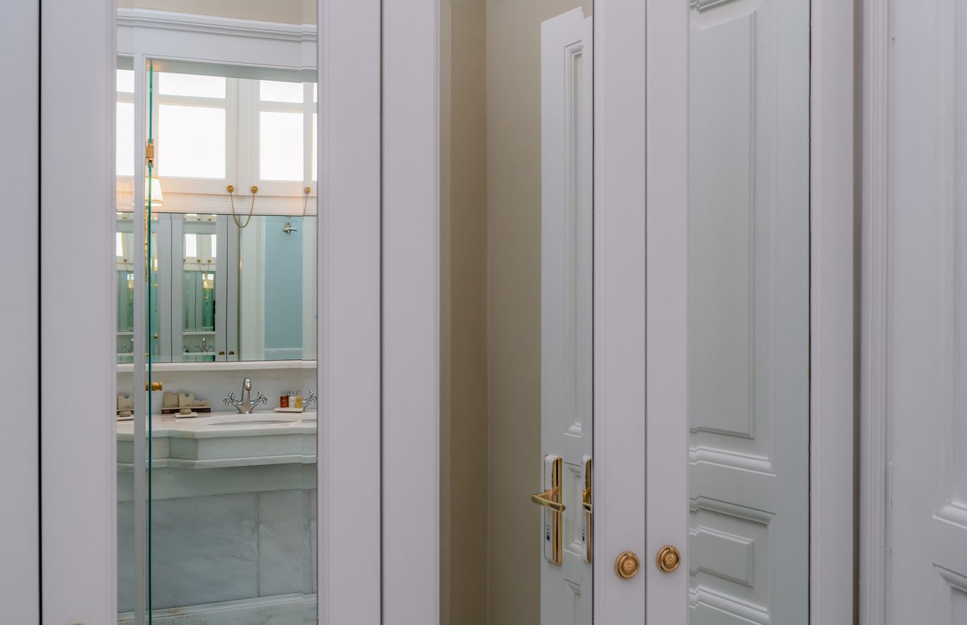 Noble-Suites-Room-37