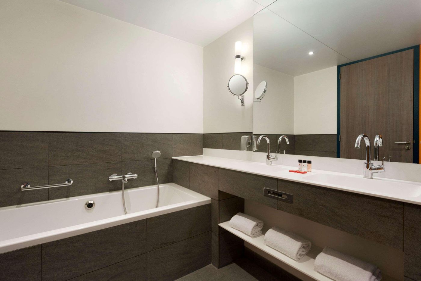 Leonardo-Hotel-Amsterdam-Rembrandtpark-Room-39