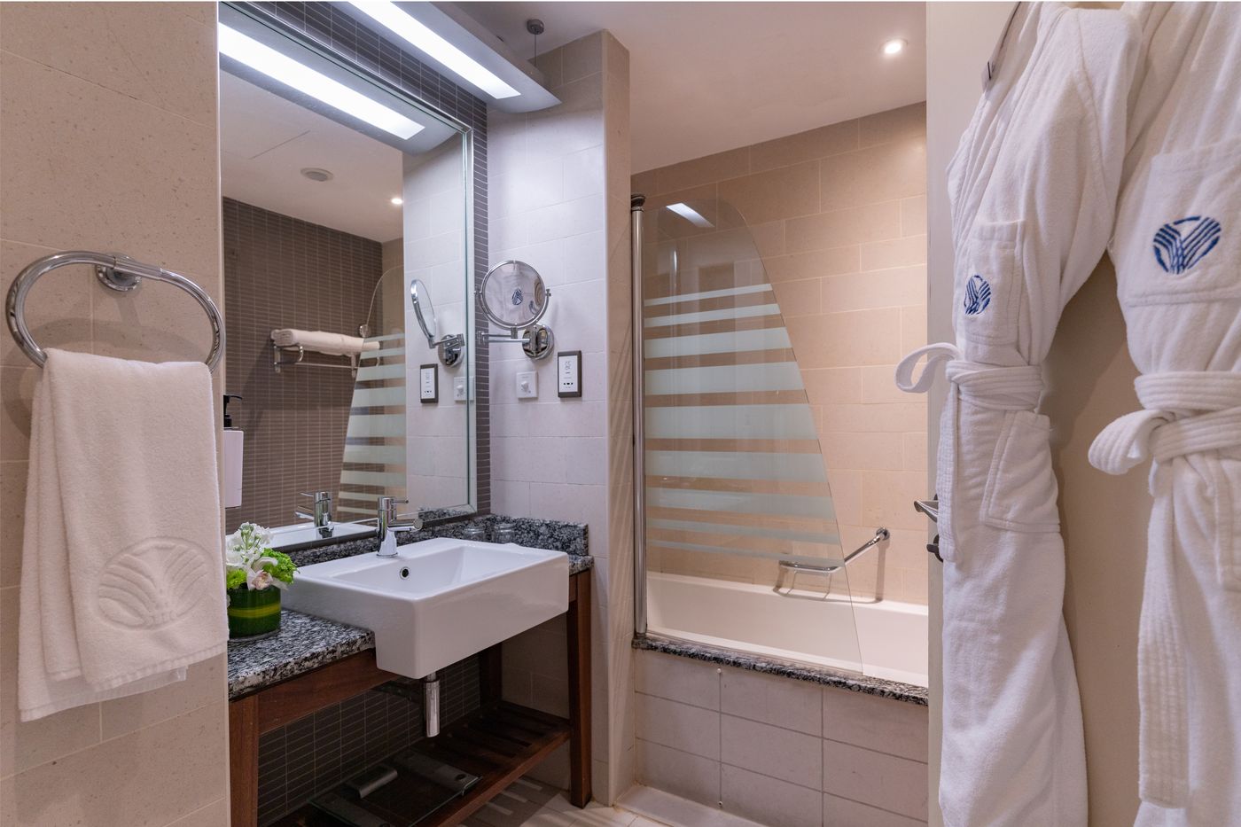 Amwaj-Rotana-Hotel-Jumeirah-Beach-Room-41