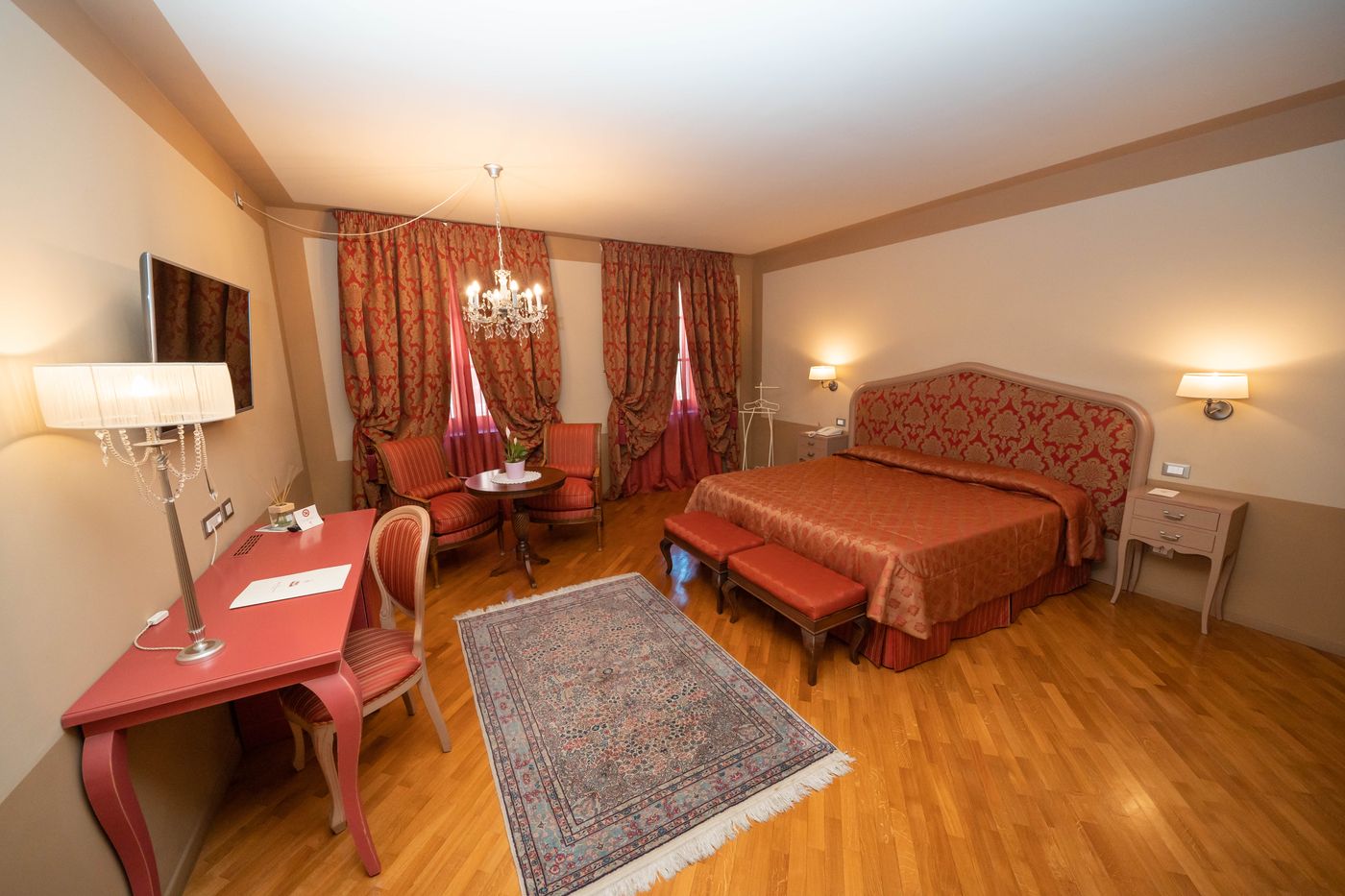 San-Luca-Palace-Room-6