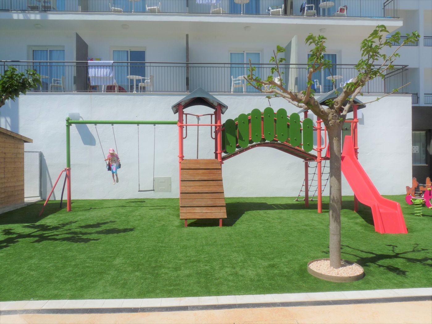 30 Degrees Hotel Pineda Splash