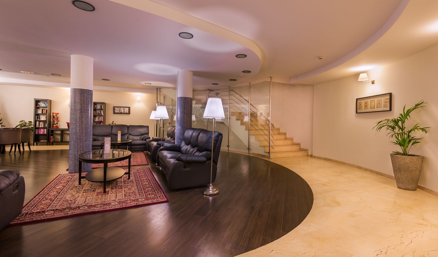 Panoramica-Heights-Lobby-29