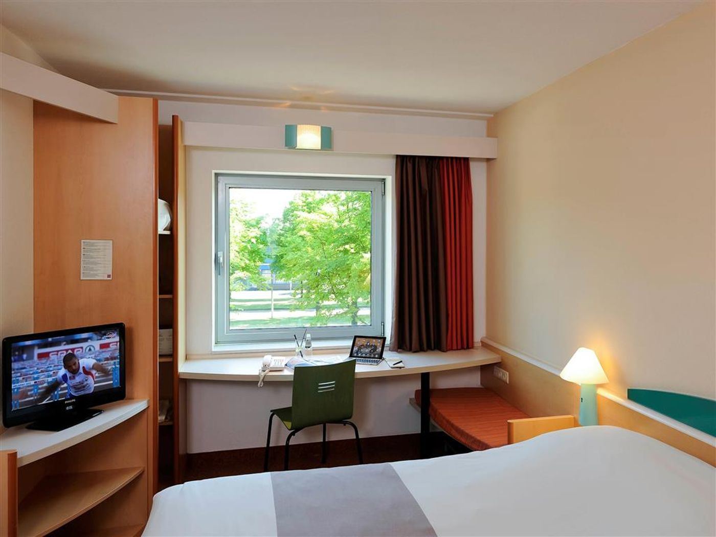 ibis-Amsterdam-City-West-Room-10