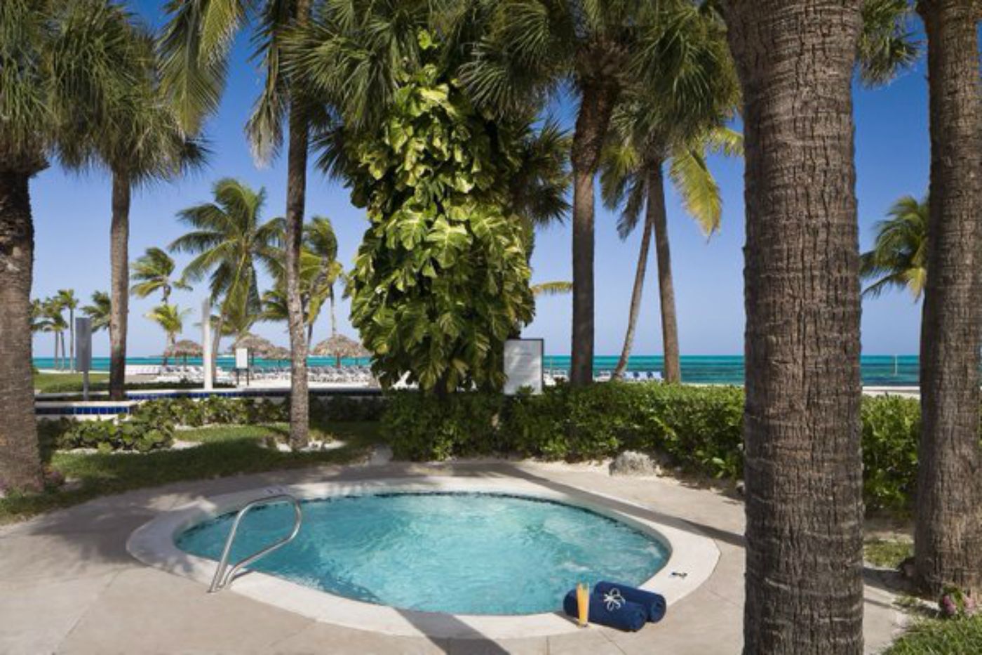 Melia-Nassau-Beach-All-Inclusive-Pool-6