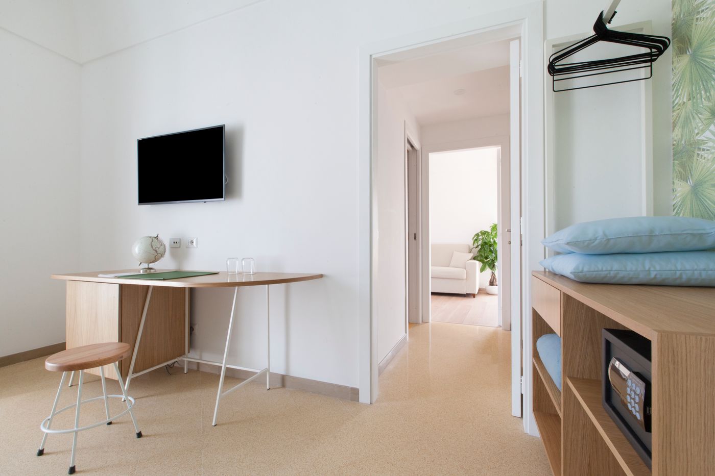 Unconventional-Sorrento-Coast-Room-21