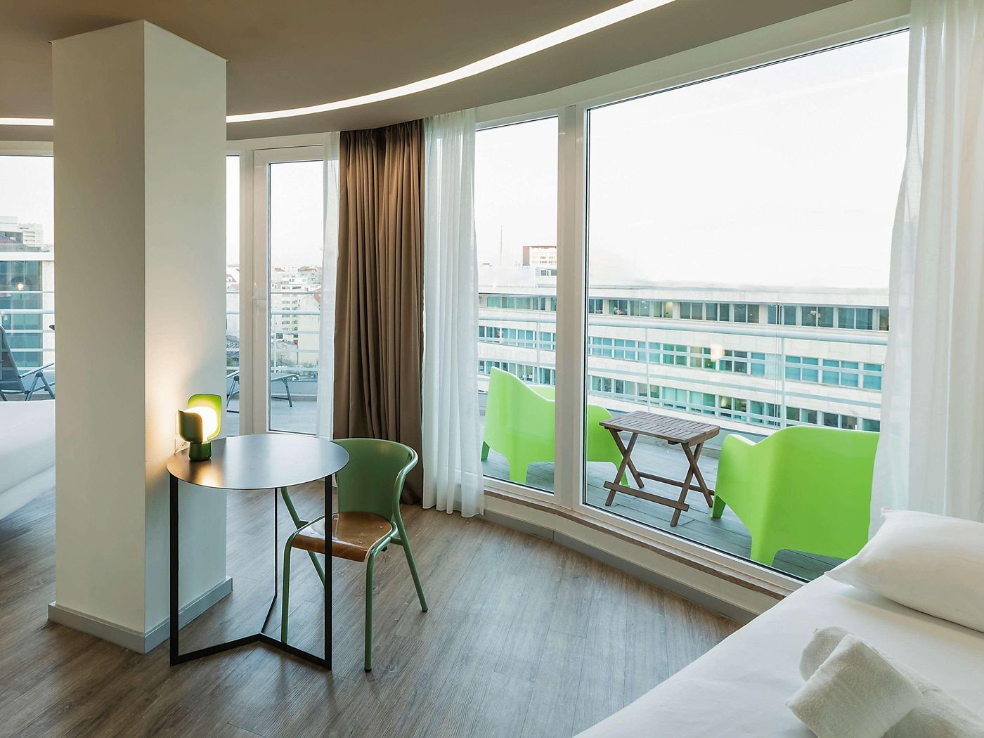 ibis-Styles-Lisboa-Centro-Marqu-s-de-Pombal-Room-8