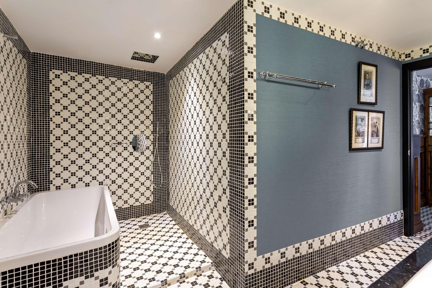 Room-Mate-Alba-Room-33