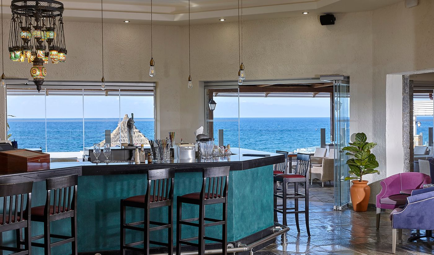 Alexander-Beach-Hotel-and-Village-Bar-54