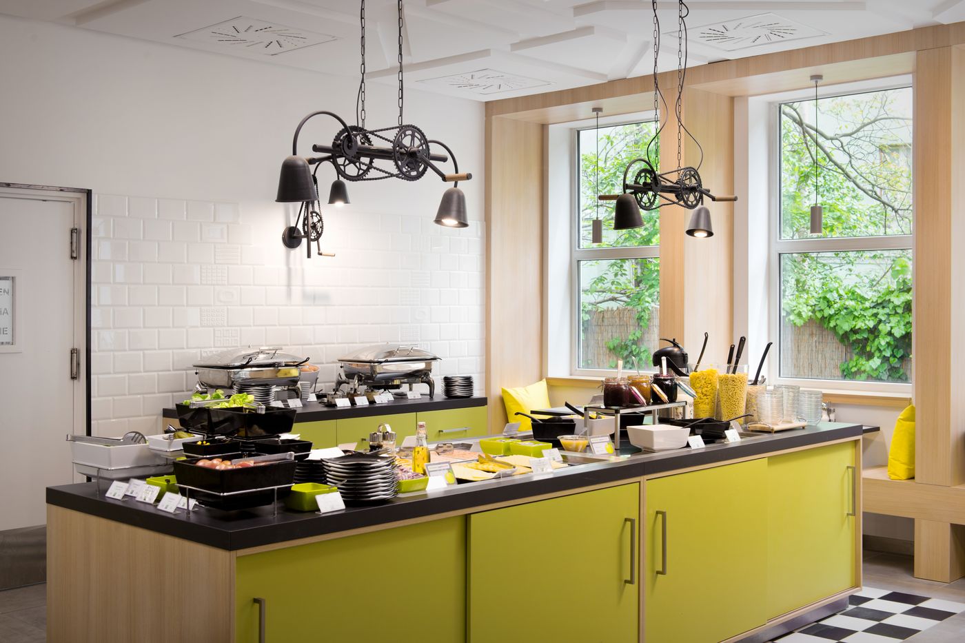 ibis-Styles-Budapest-City-Restaurant-40