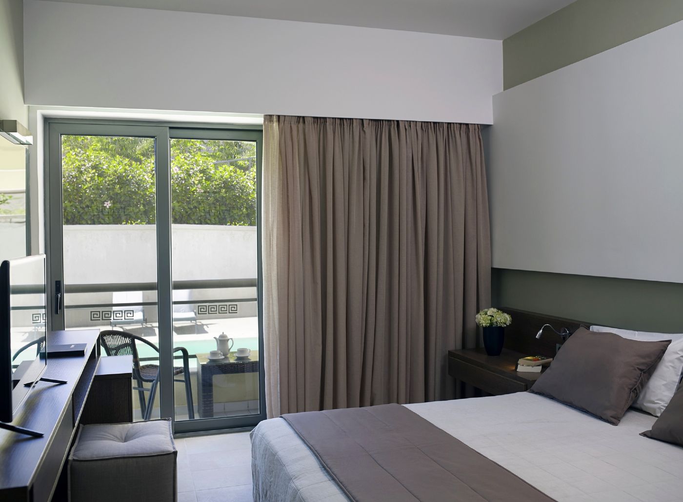 Angela-Hotel-Downtown-Rooms-Room-12