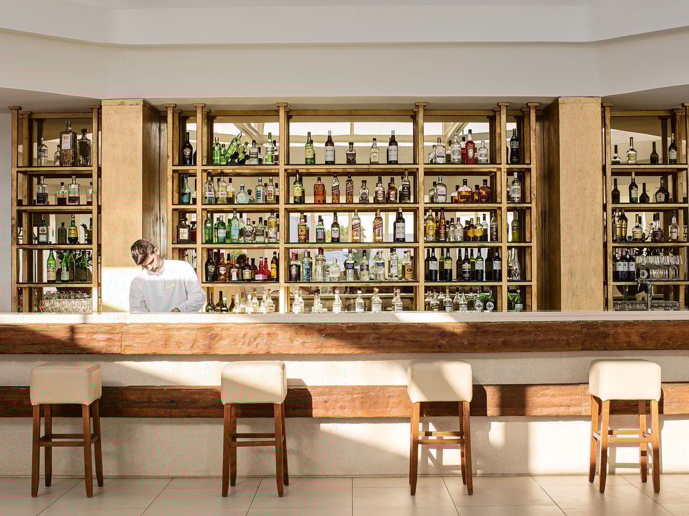 Grecotel-LUXME-White-Bar-51