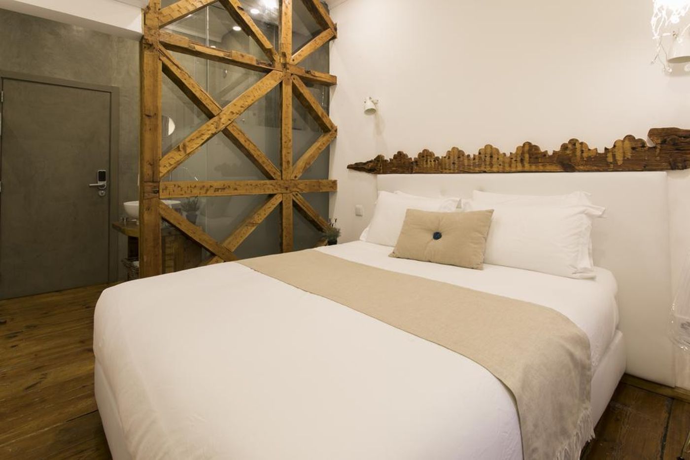 262-Boutique-Hotel-Room-6