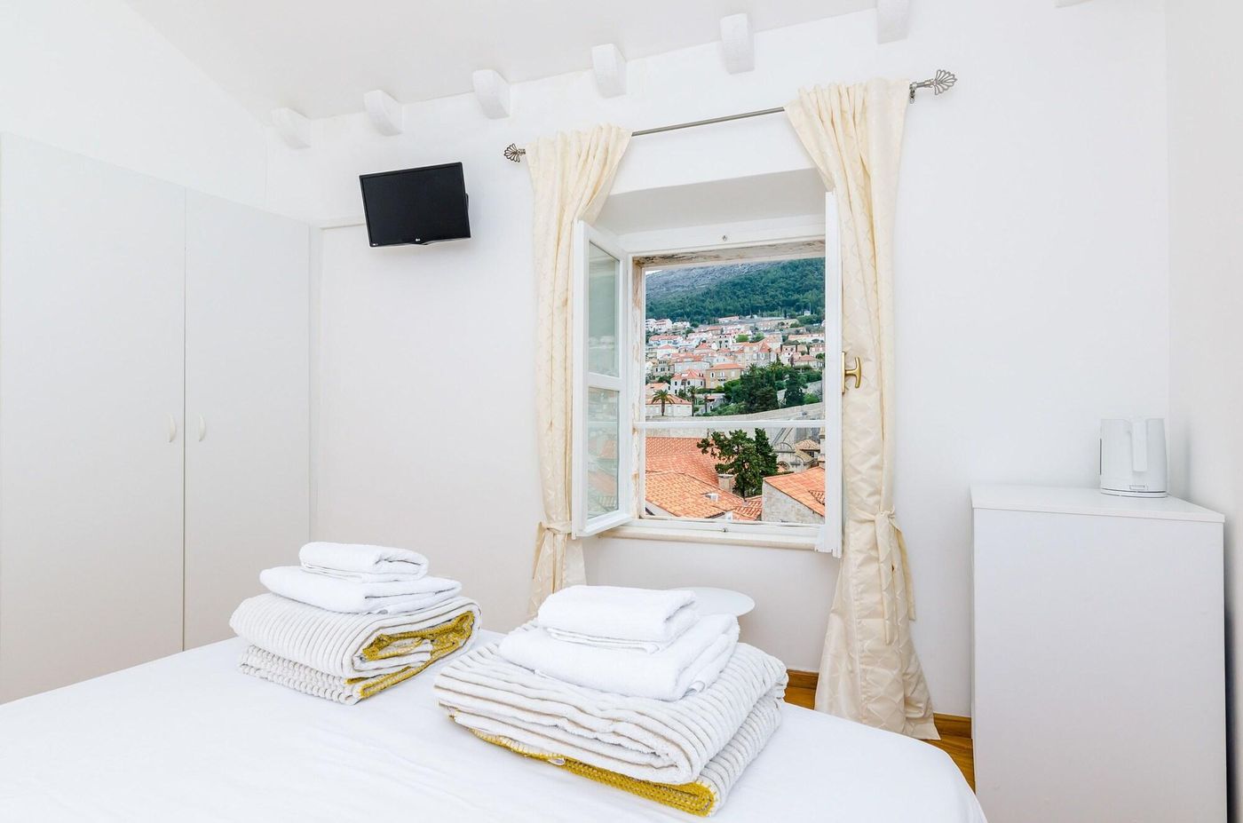 Cinema-View-House-Room-14