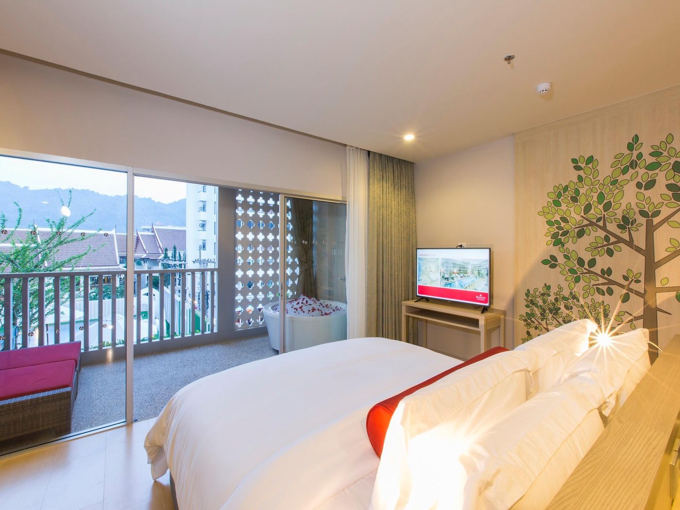 Ramada-By-Wyndham-Phuket-Deevana-Room-41