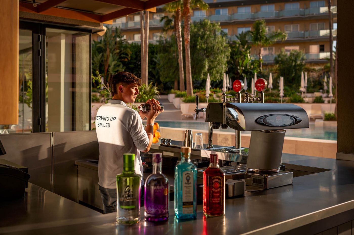 Aqua-Hotel-Montagut-Suites-Bar-29