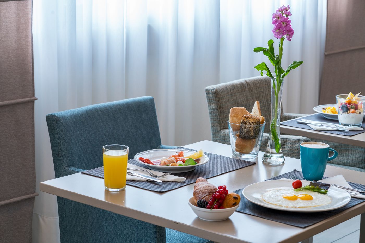 Leonardo-Hotel-Milan-City-Center-Restaurant-28