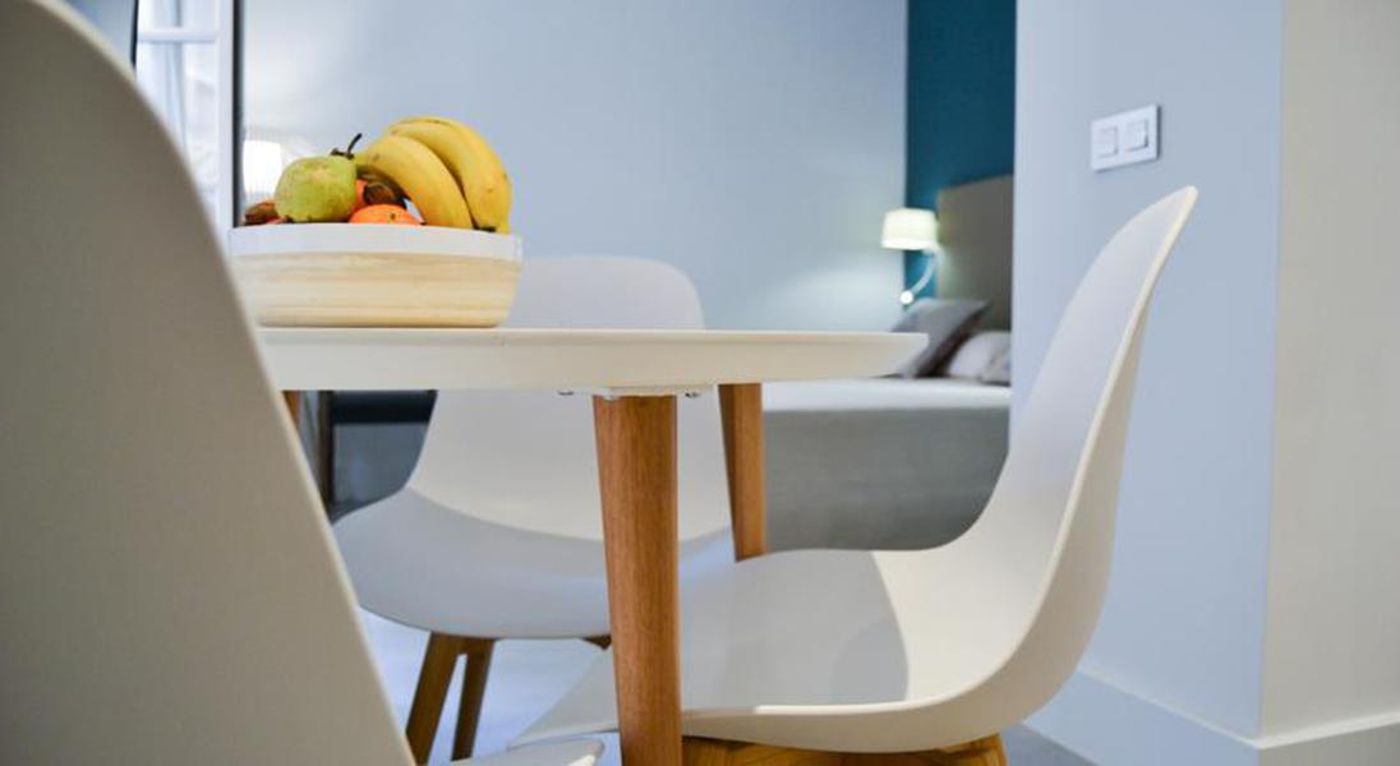 Debambu Larios-Spain-MALAGA-Room-7