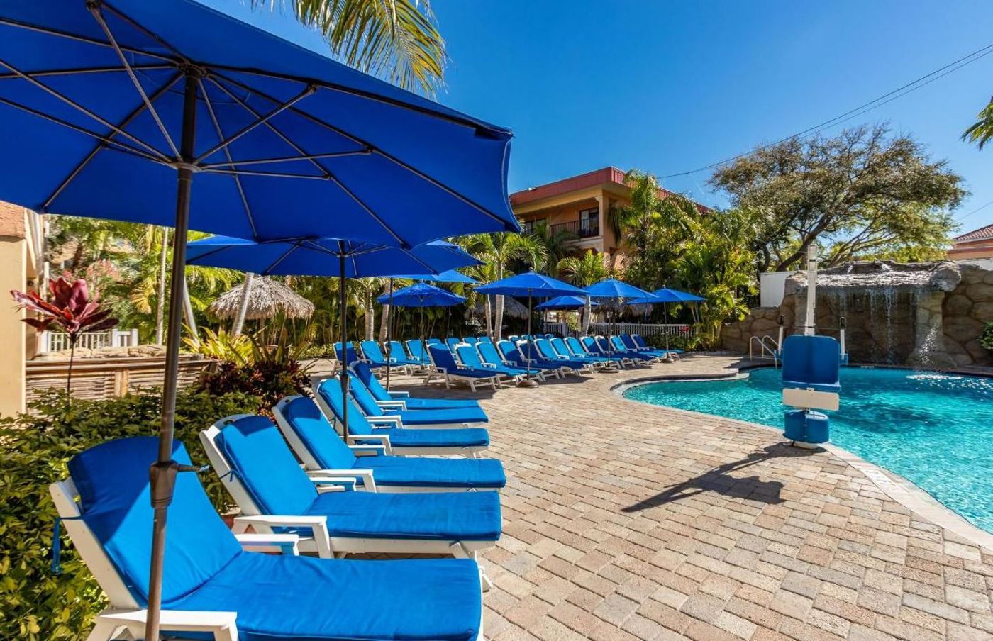 Coconut Cove All-Suites Hotel