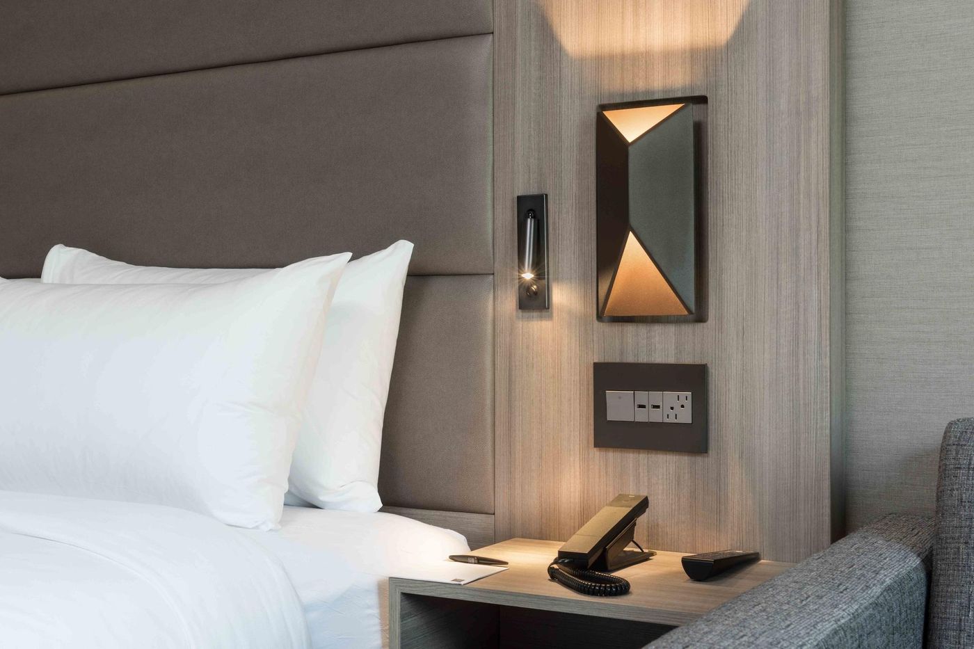 Ac-Hotel-By-Marriott-Boston-Cleveland-Circle-Room-36