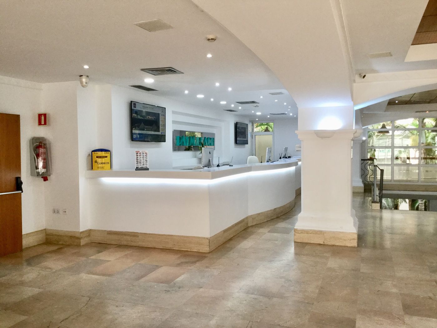 ONA-Palm-Beach-Lobby-71