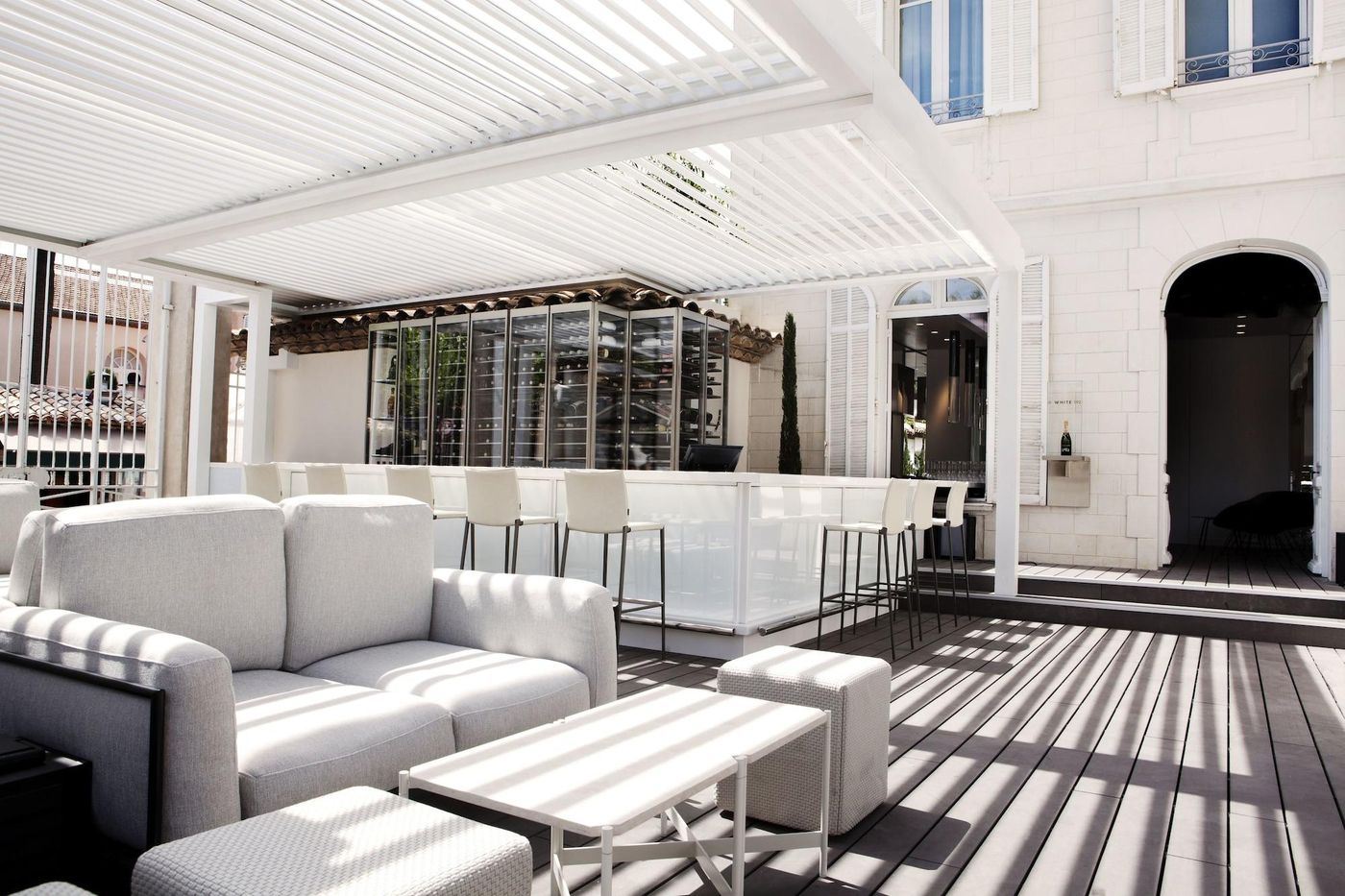 White-1921-Saint-Tropez-Bar-4