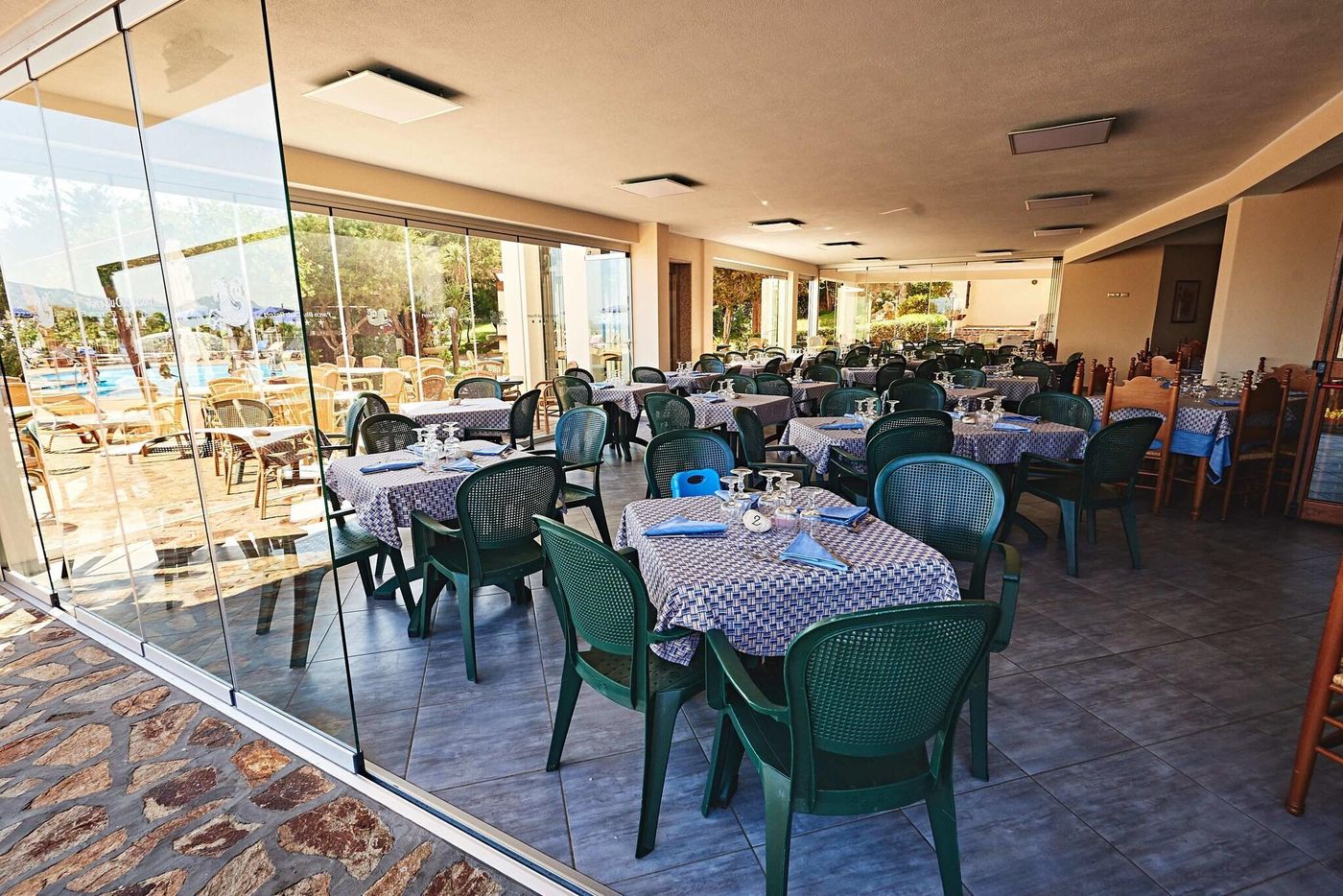Parco-Blu-Club-Resort-Restaurant-50