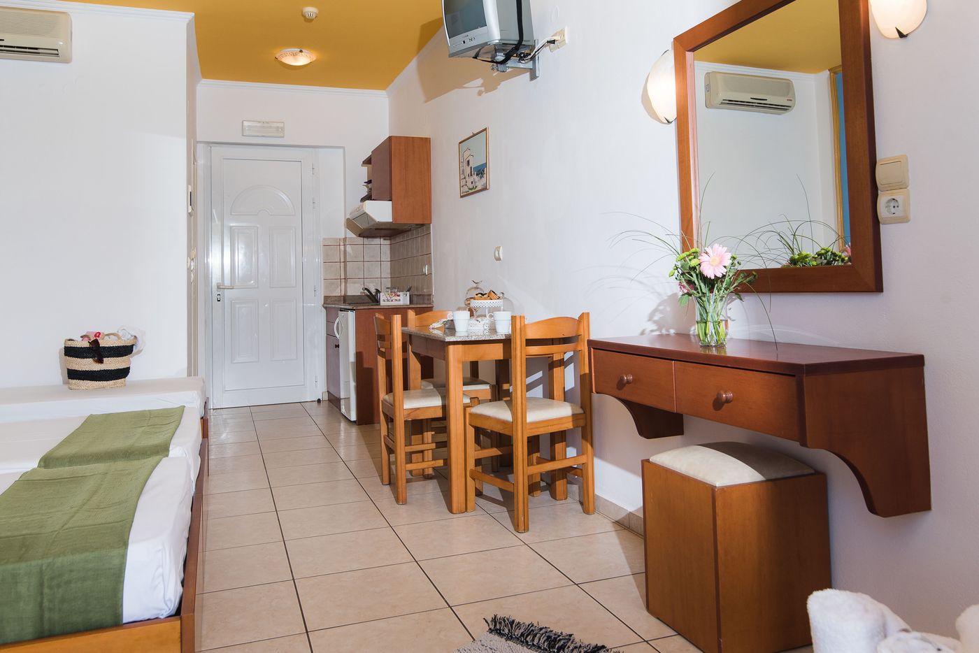 Yiannis-Manos-Apartments-Room-58