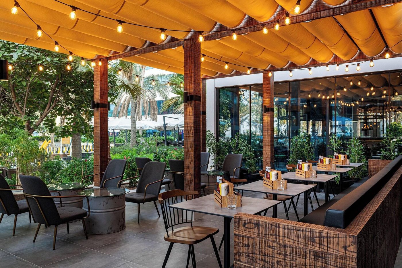 Sheraton-Jumeirah-Beach-Resort-Restaurant-16