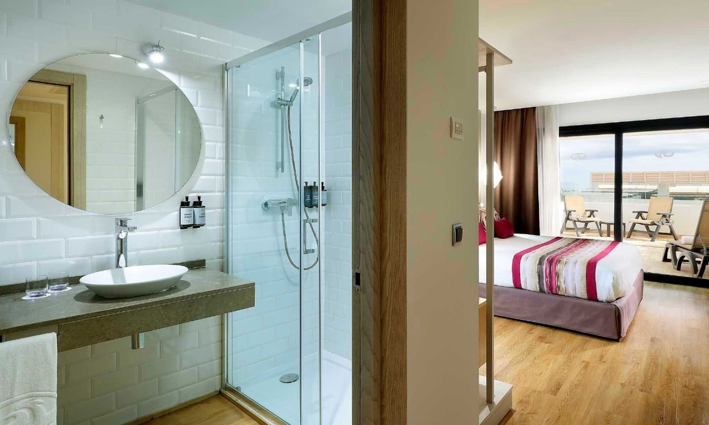 Grand-Palladium-White-Island-Resort---Spa-Room-30