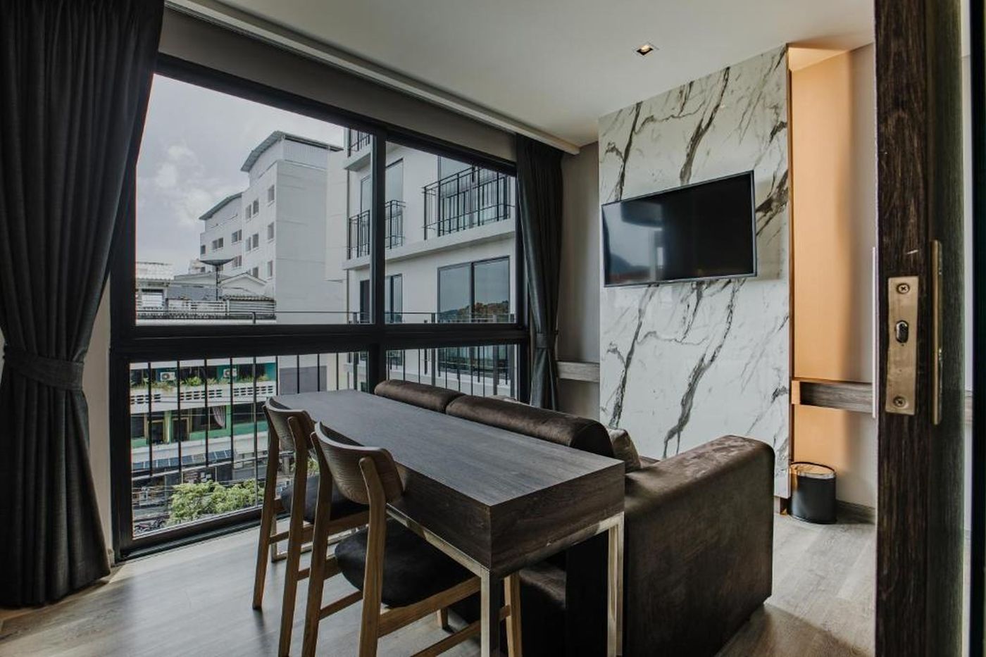 Rak-Elegant-Hotel-Patong-Room-37