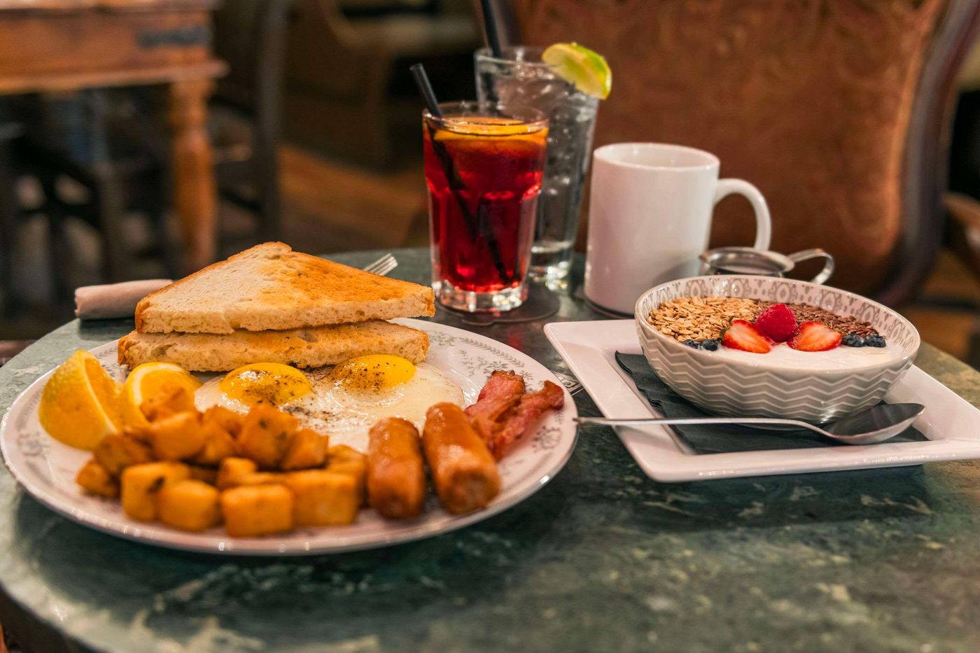 Quality-Inn---Suites-Downtown-Vancouver-Restaurant-25