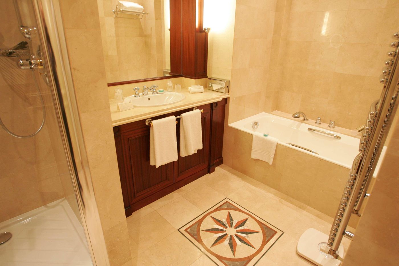 H----tel-Napol----on-Paris-Room-84