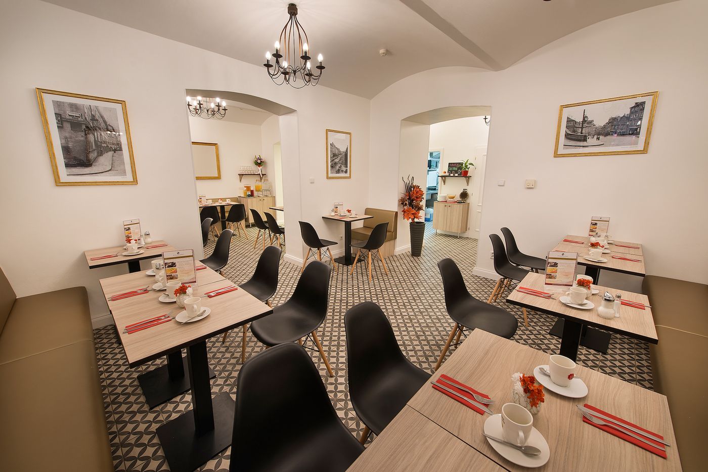 Suite-Home-Prague-Restaurant-28