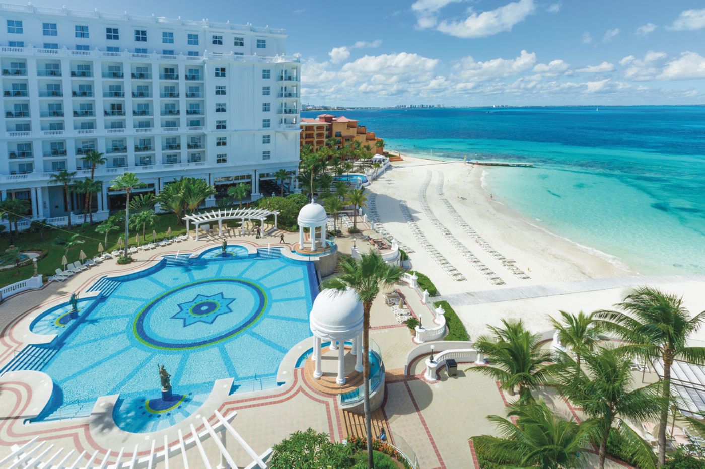 Riu-Palace-Las-Americas-All-Inclusive-Pool-18