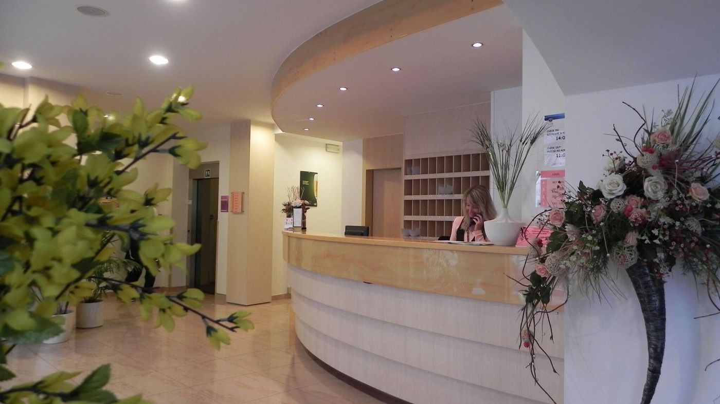 Ruze-Czech Republic-KARLSBAD -Lobby-3