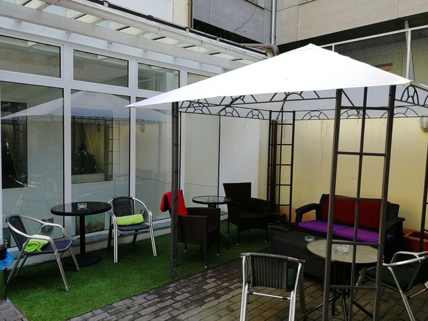 Augustus-et-Otto-Terrace-28