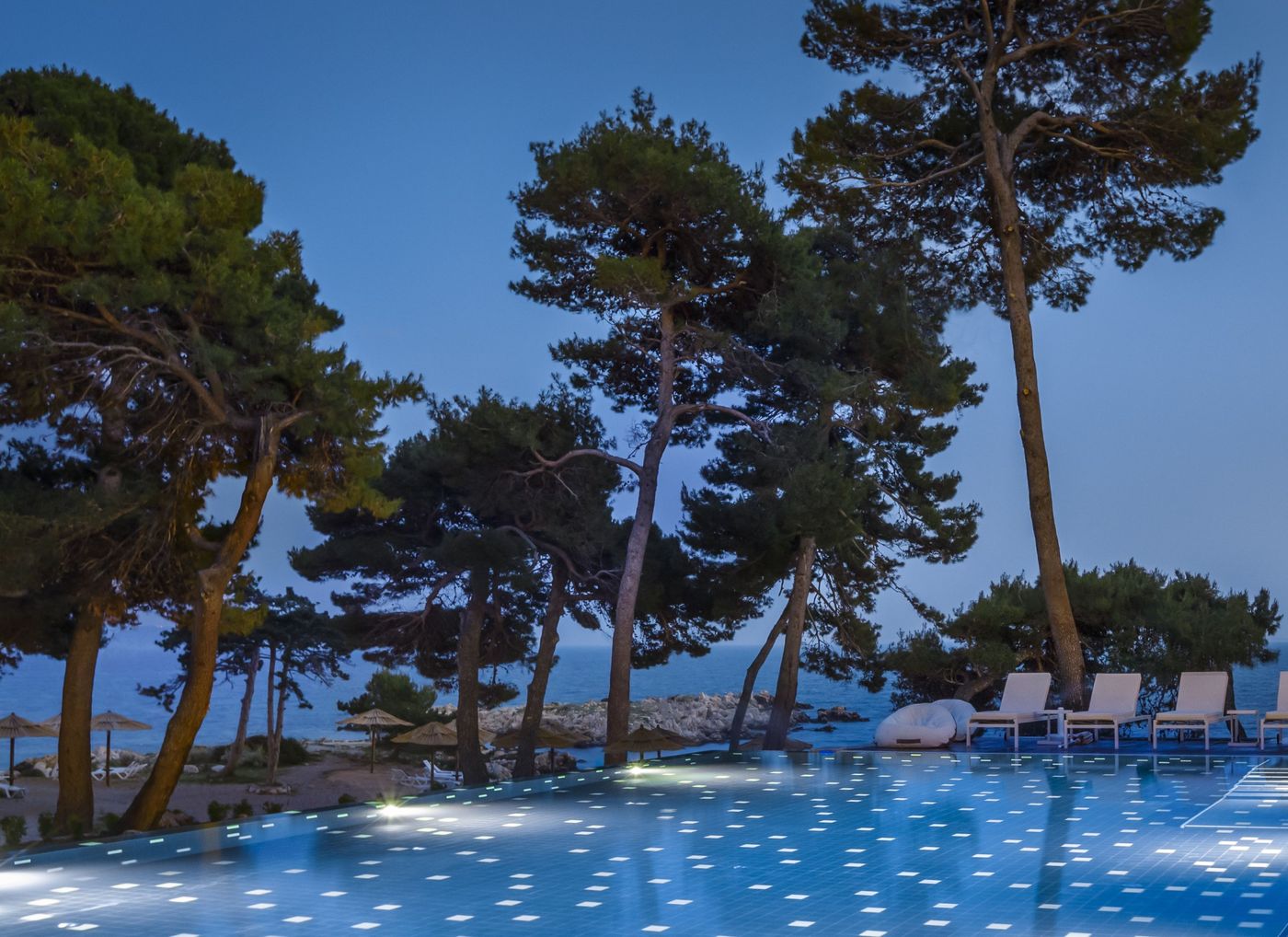 Carolina-Hotel---Residence-Pool-10