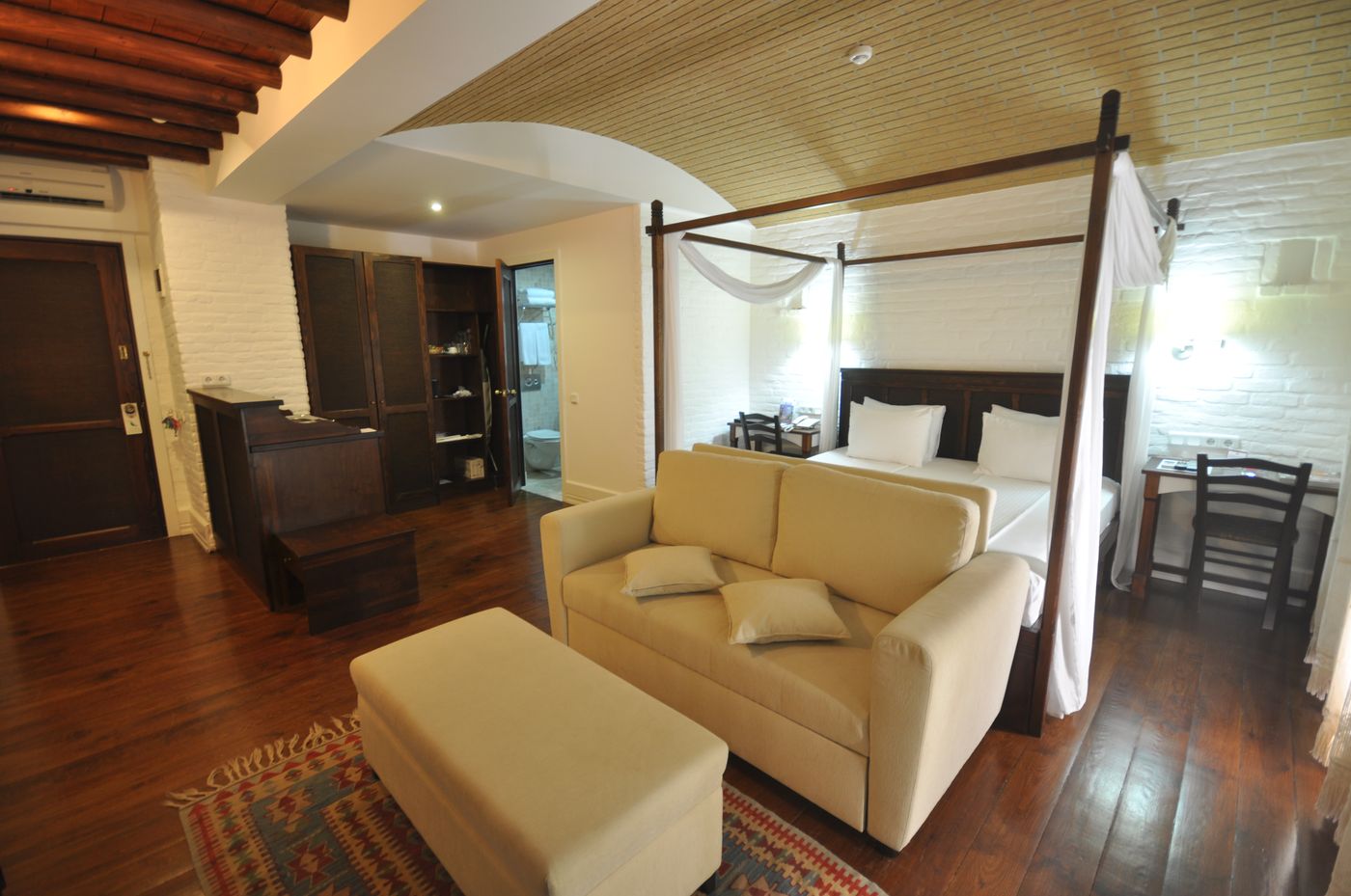 El-Vino-Hotel-Suites-Room-16