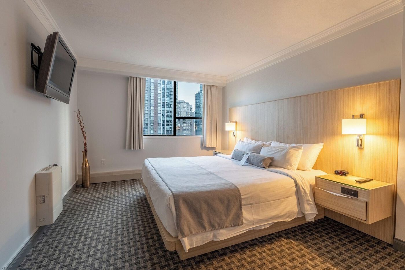 Century-Plaza-Hotel---Spa-Vancouver-Room-39