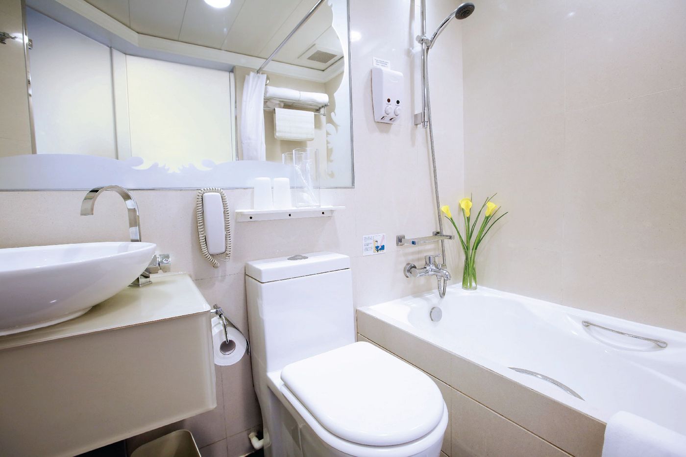 Harbour-Plaza-8-Degrees-Room-16