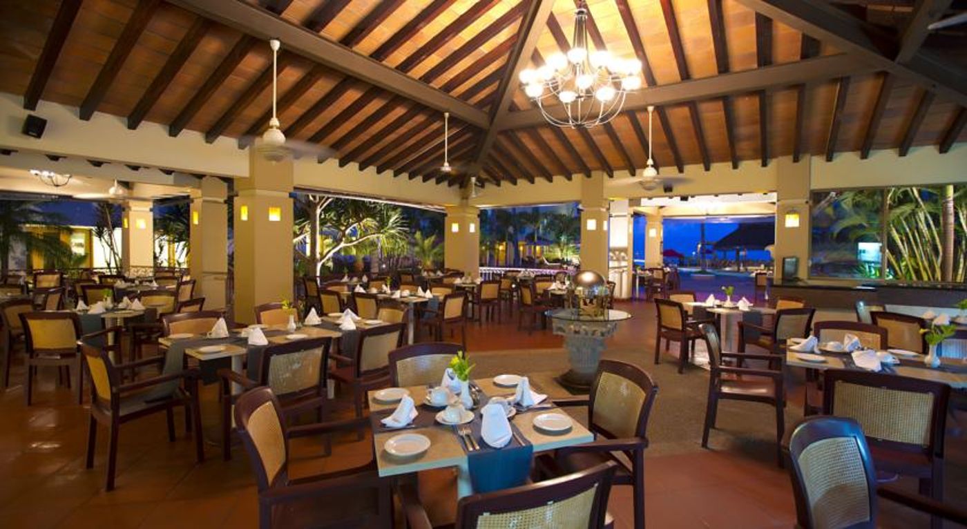 Plaza Pelicanos Grand Beach Resorts