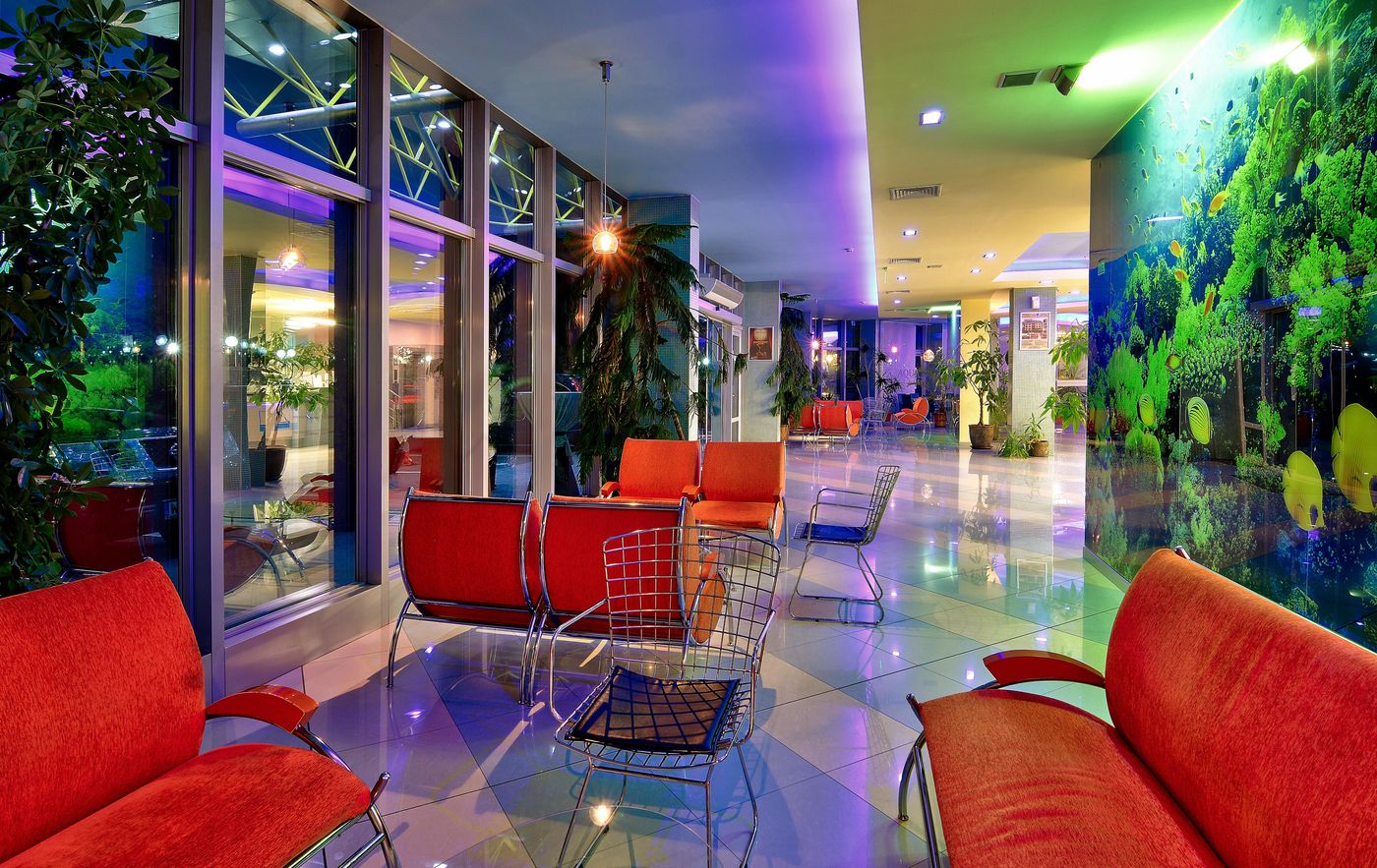 Aqua-Bourgas-Lobby-21
