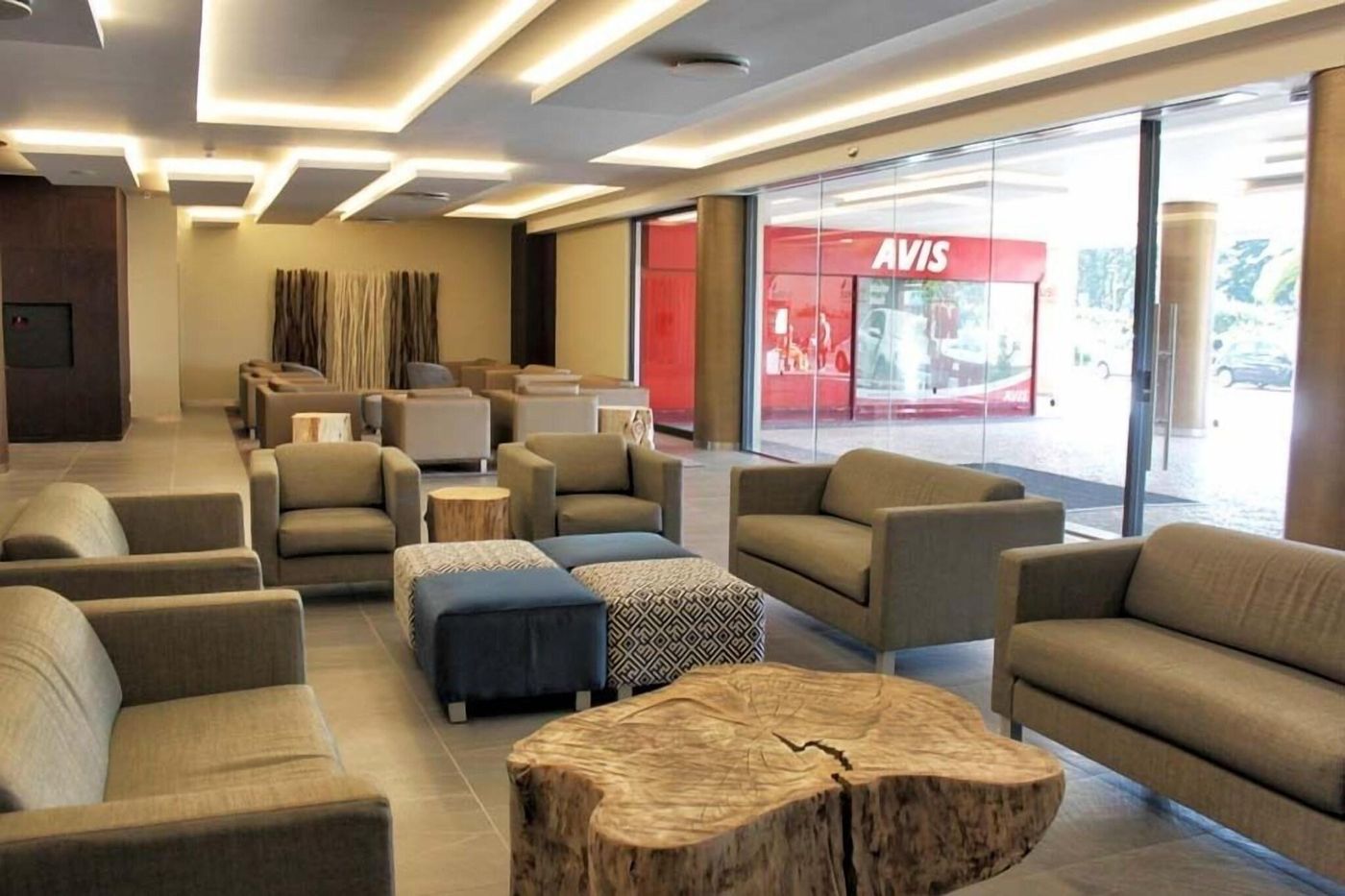 The-Views-Monumental-Lobby-59