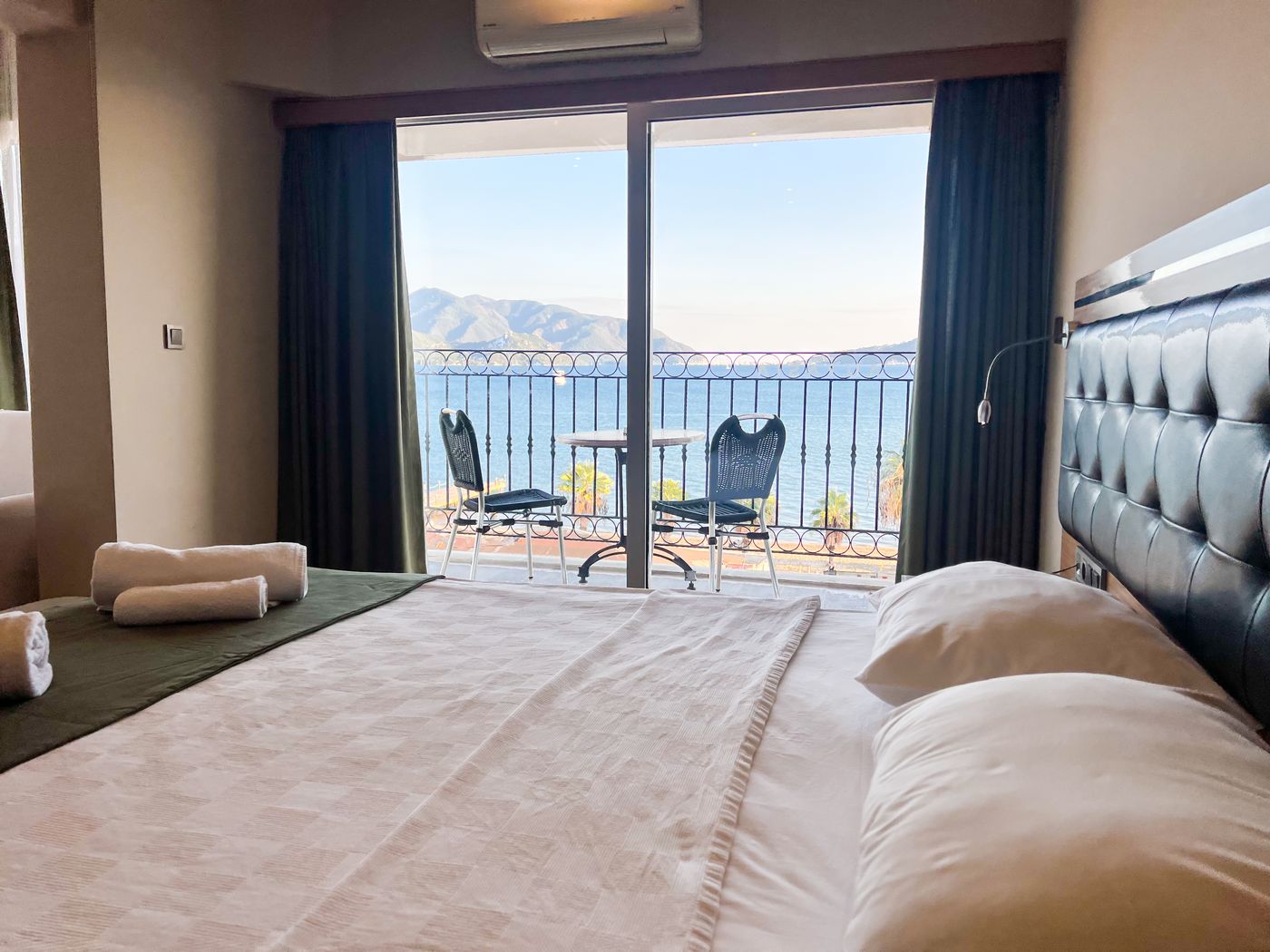 Aurasia Seaside Hotel