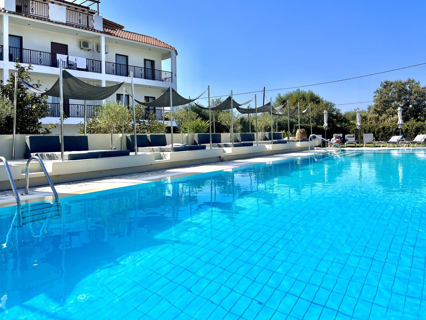 Bruskos-Hotel-and-Suites-General-view-1