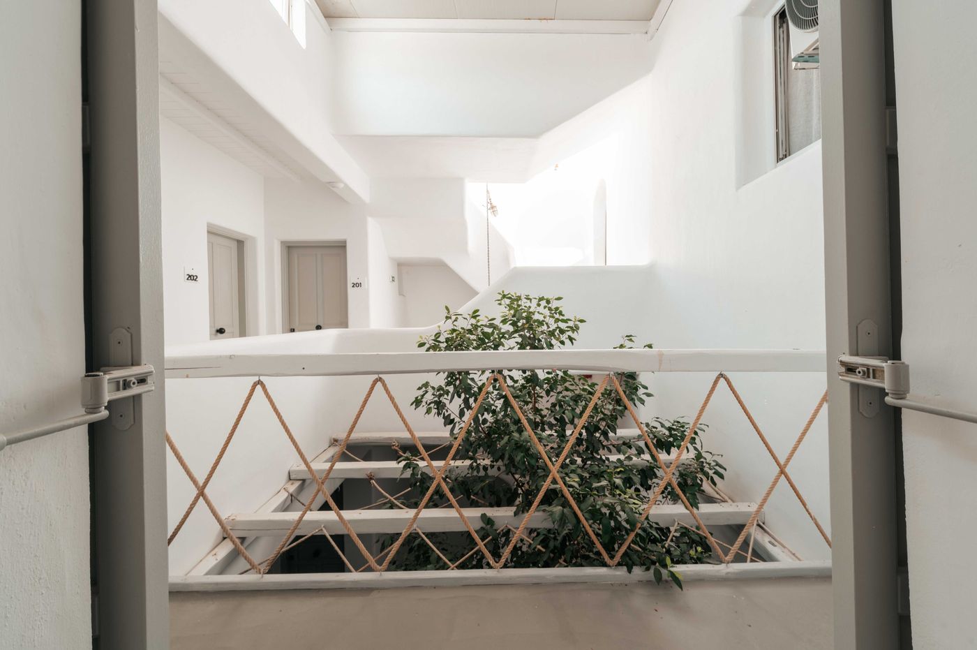 Mr---Mrs-White-Mykonos-Room-51