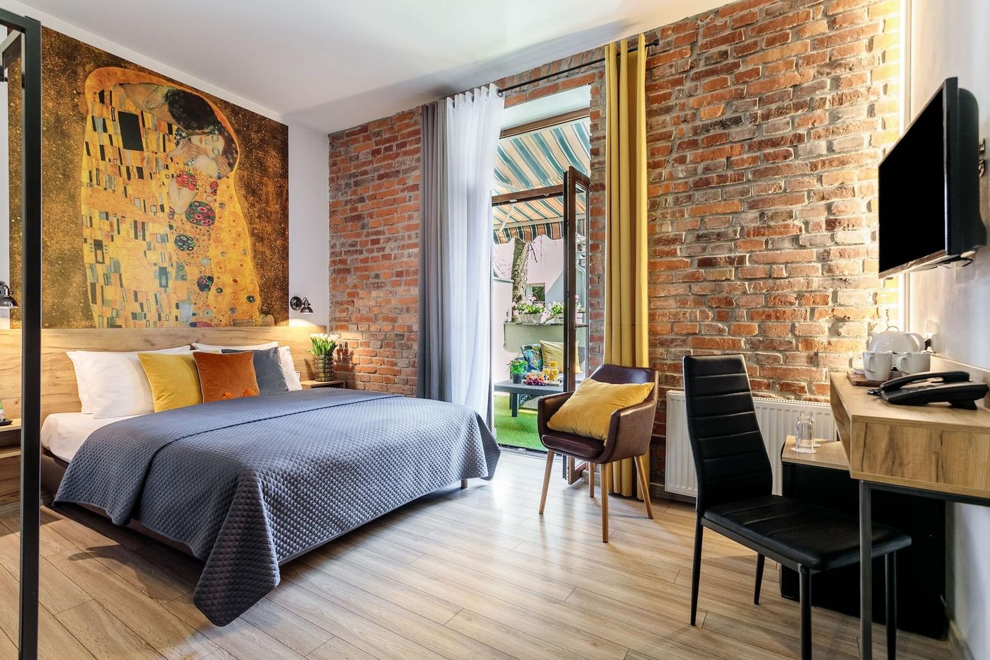 Art---Garden-Residence-Room-24