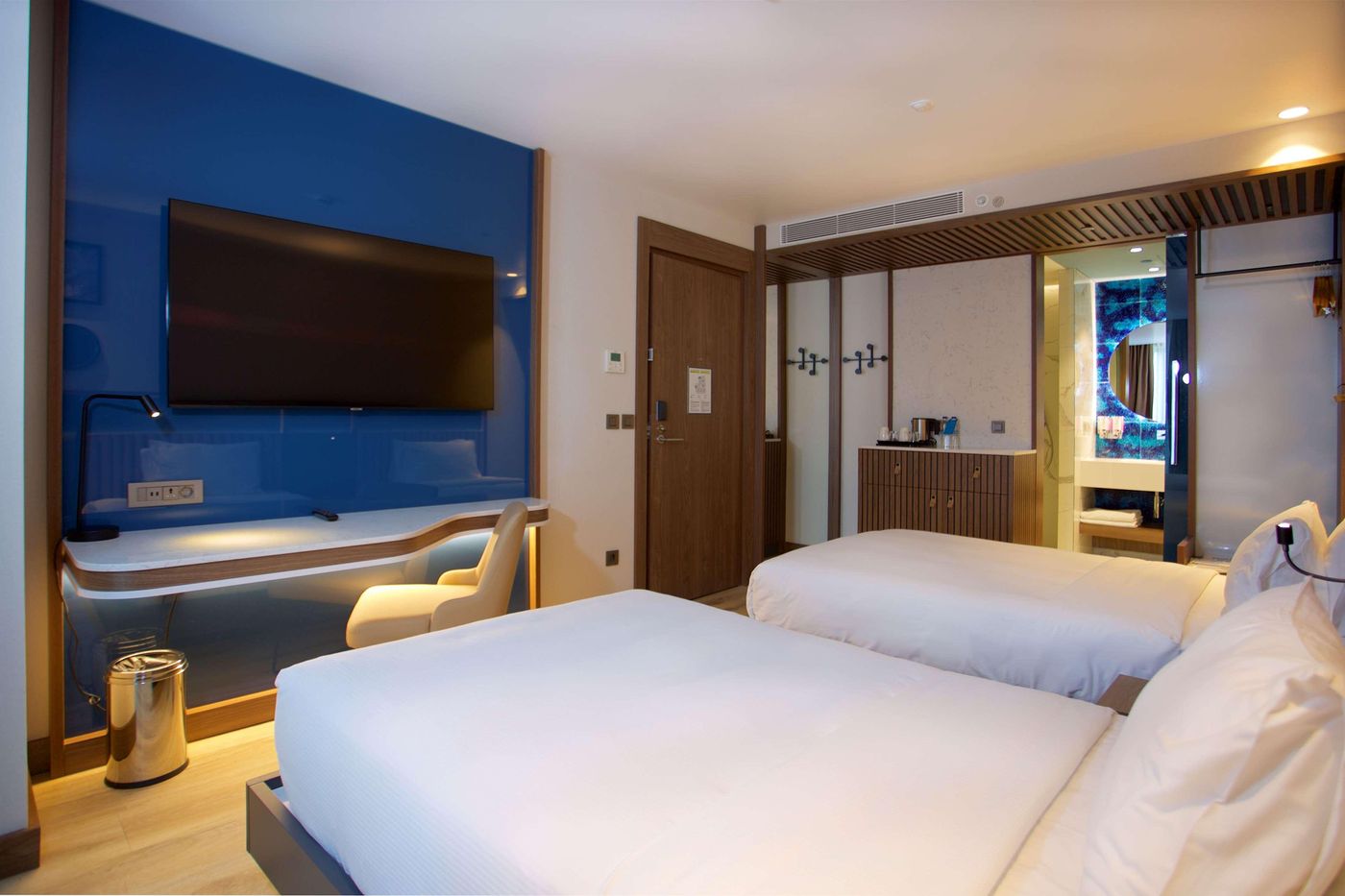 Hampton-by-Hilton-Istanbul-Old-City-Room-33