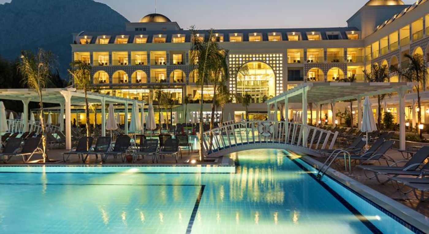 Karmir-Resort---Spa-Hotel-Pool-4